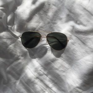 Green tint aviator sunglasses